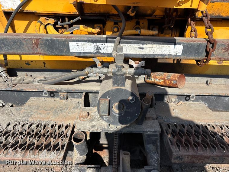 image for item EL2599 2005 Leeboy 8500 paver