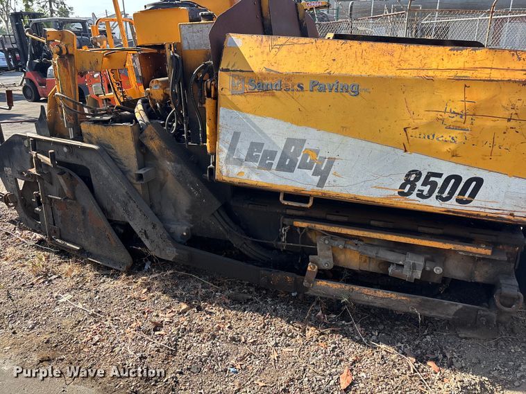image for item EL2599 2005 Leeboy 8500 paver