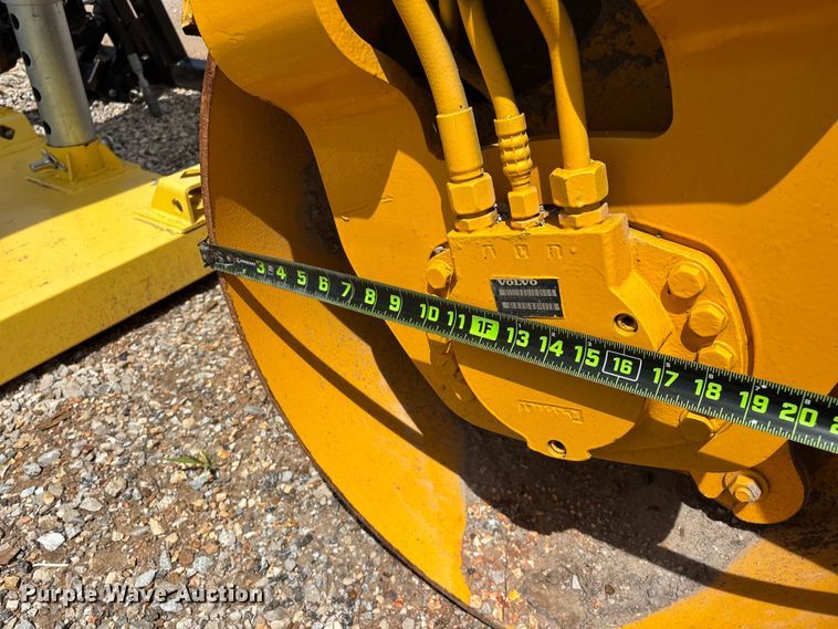 image for item EO4341 2010 Volvo DD24 double drum vibratory roller