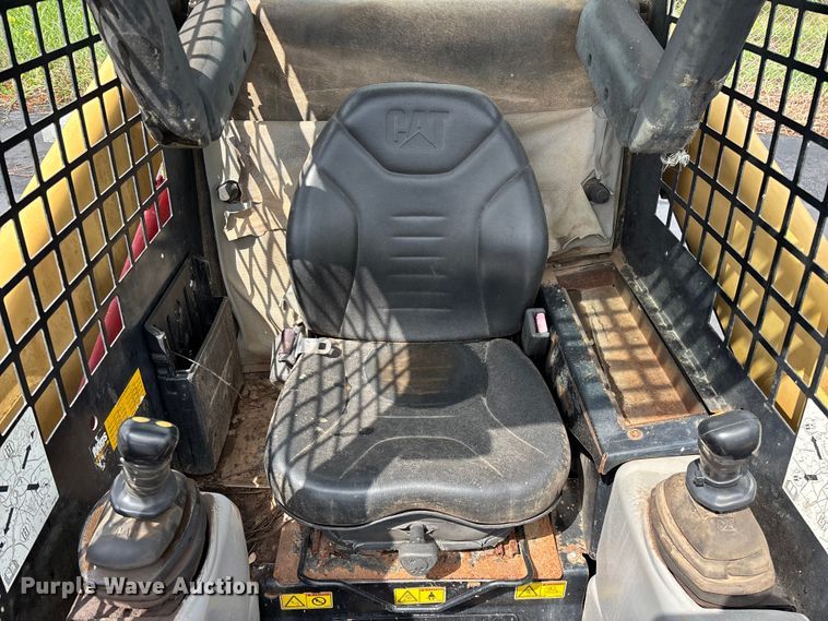 image for item EO4449 2005 Caterpillar 236B skid steer loader
