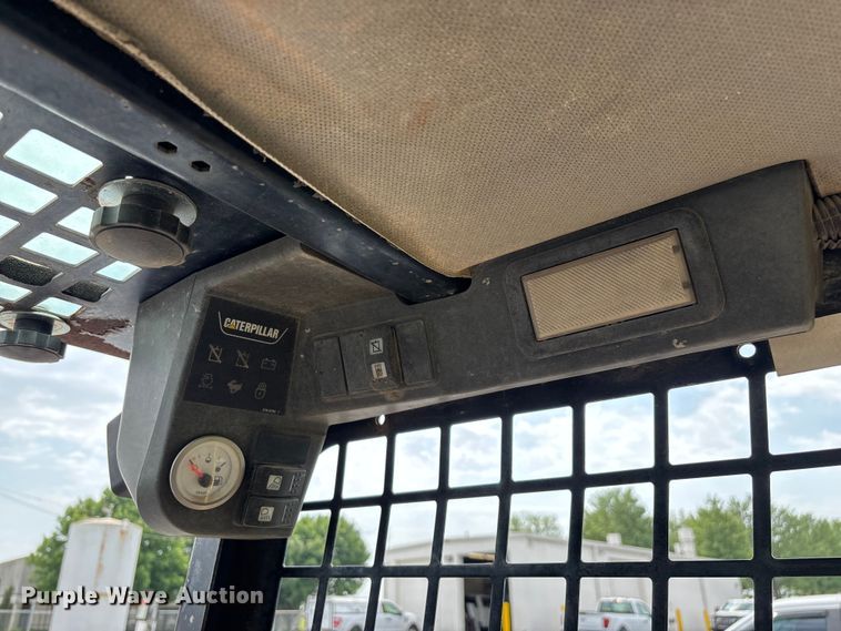 image for item EO4449 2005 Caterpillar 236B skid steer loader