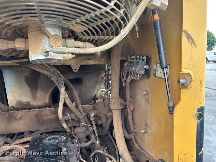 image for item EO4449 2005 Caterpillar 236B skid steer loader