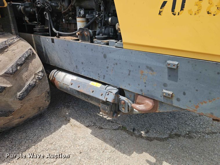image for item EO7445 1994 Caterpillar Challenger 75C tractor