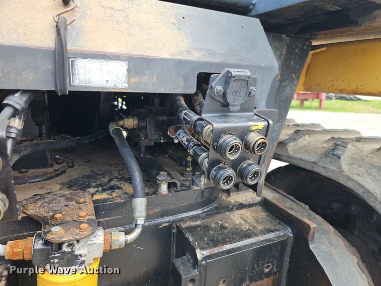 image for item EO7445 1994 Caterpillar Challenger 75C tractor