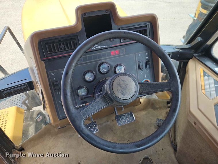 image for item EO7445 1994 Caterpillar Challenger 75C tractor