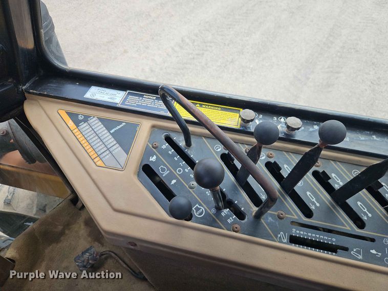 image for item EO7445 1994 Caterpillar Challenger 75C tractor