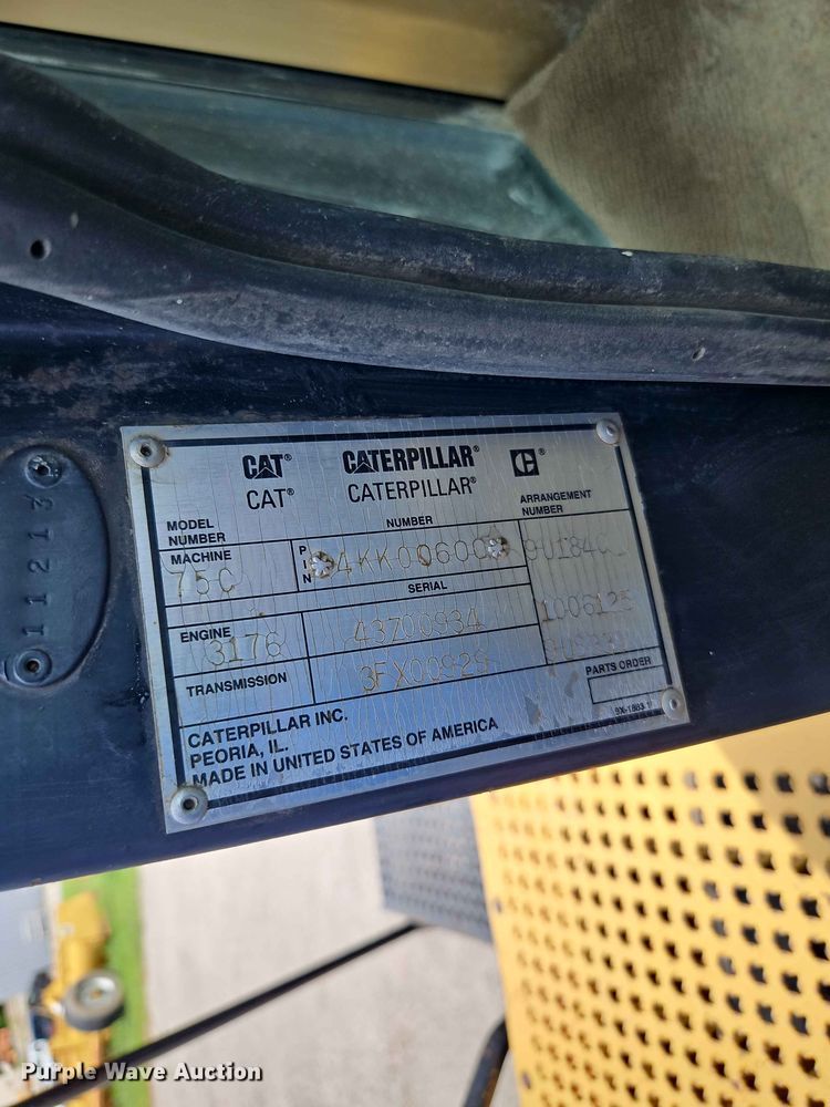 image for item EO7445 1994 Caterpillar Challenger 75C tractor