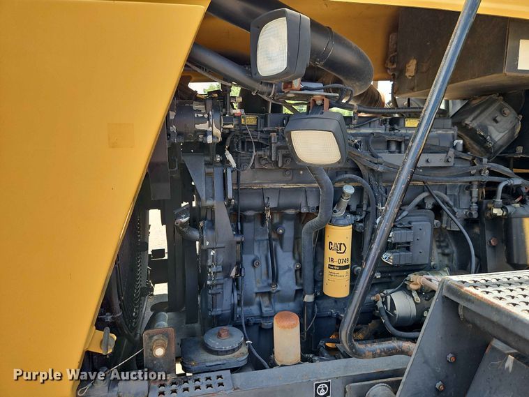 image for item EO7445 1994 Caterpillar Challenger 75C tractor