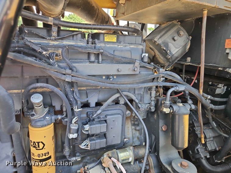 image for item EO7445 1994 Caterpillar Challenger 75C tractor