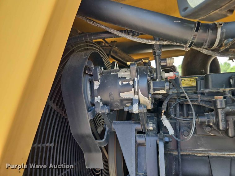 image for item EO7445 1994 Caterpillar Challenger 75C tractor