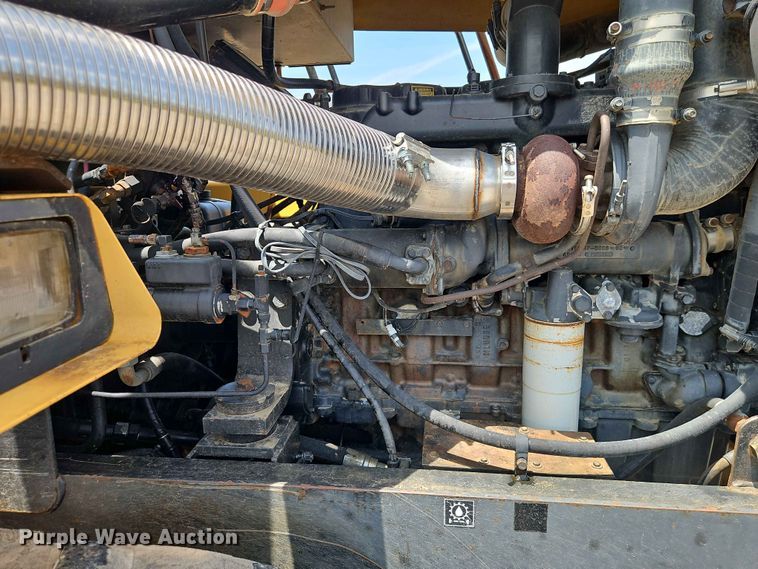 image for item EO7445 1994 Caterpillar Challenger 75C tractor