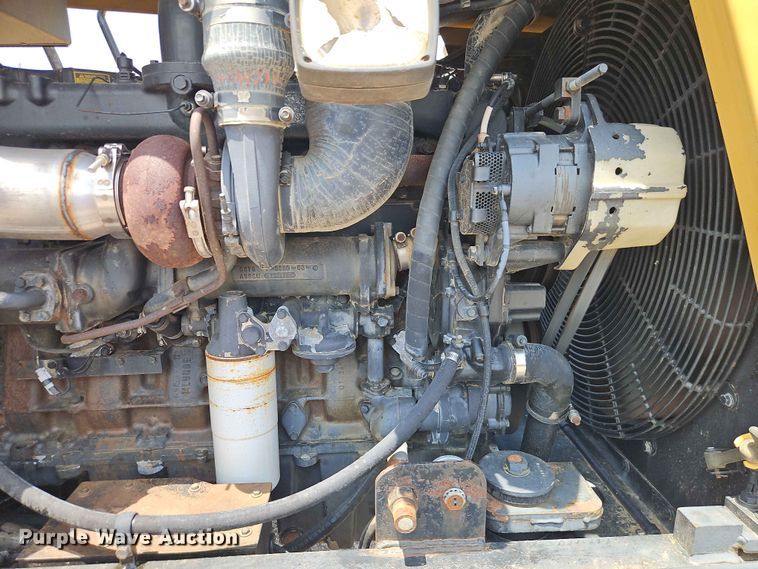 image for item EO7445 1994 Caterpillar Challenger 75C tractor