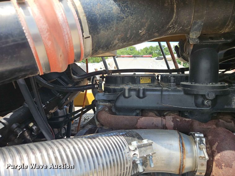 image for item EO7445 1994 Caterpillar Challenger 75C tractor