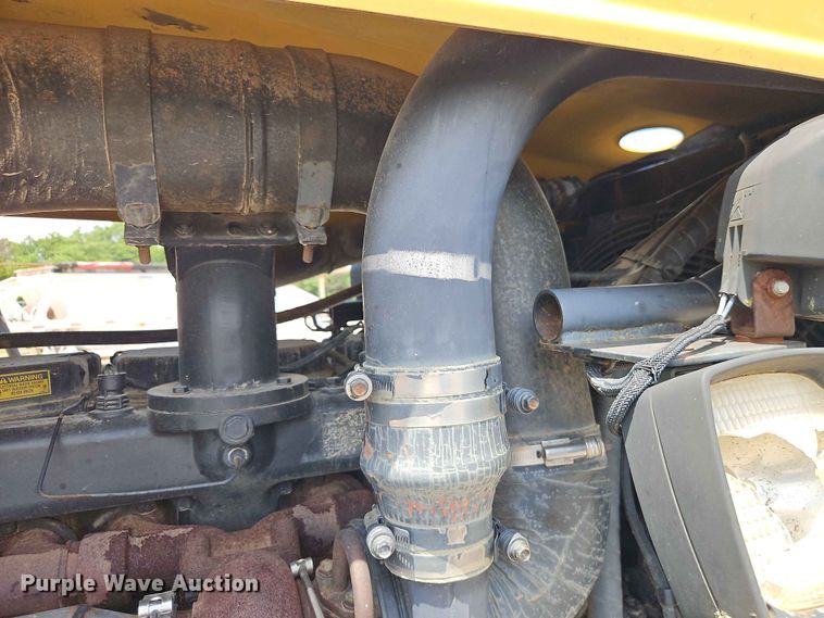 image for item EO7445 1994 Caterpillar Challenger 75C tractor