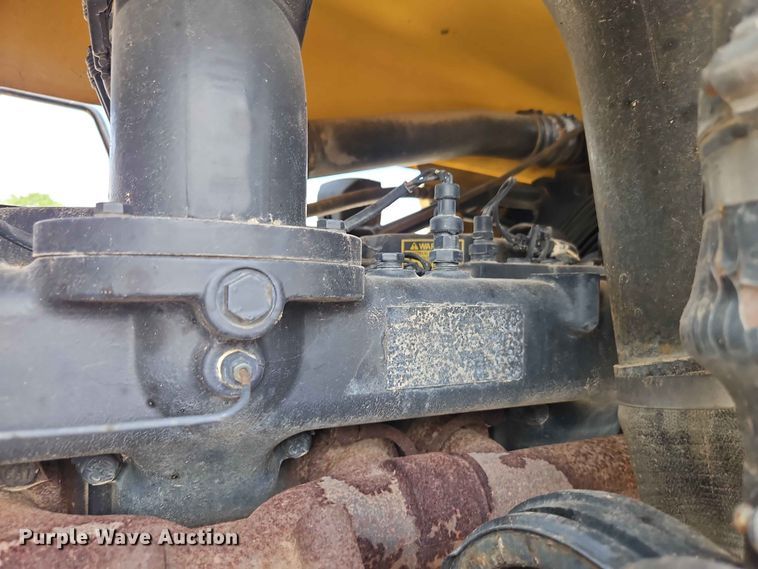 image for item EO7445 1994 Caterpillar Challenger 75C tractor