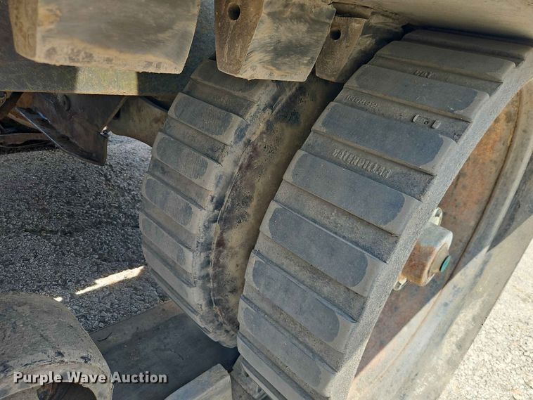 image for item EO7445 1994 Caterpillar Challenger 75C tractor