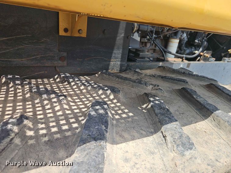 image for item EO7445 1994 Caterpillar Challenger 75C tractor