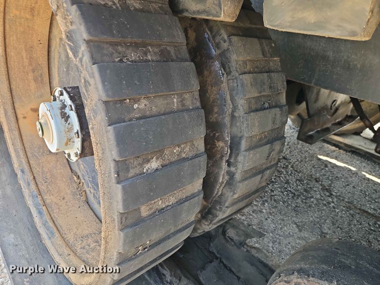 image for item EO7445 1994 Caterpillar Challenger 75C tractor