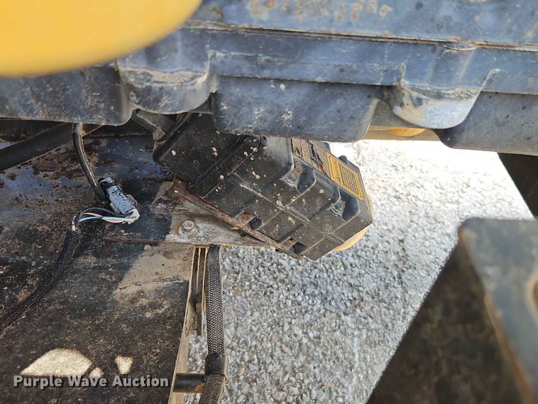 image for item EO7488 1996 Caterpillar Challenger 75C tractor