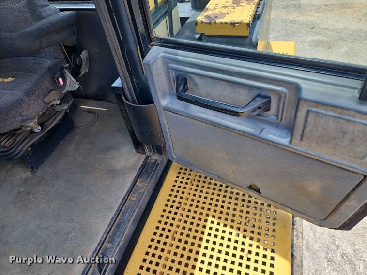 image for item EO7488 1996 Caterpillar Challenger 75C tractor