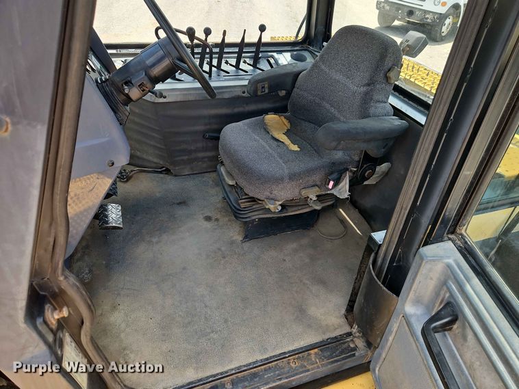 image for item EO7488 1996 Caterpillar Challenger 75C tractor