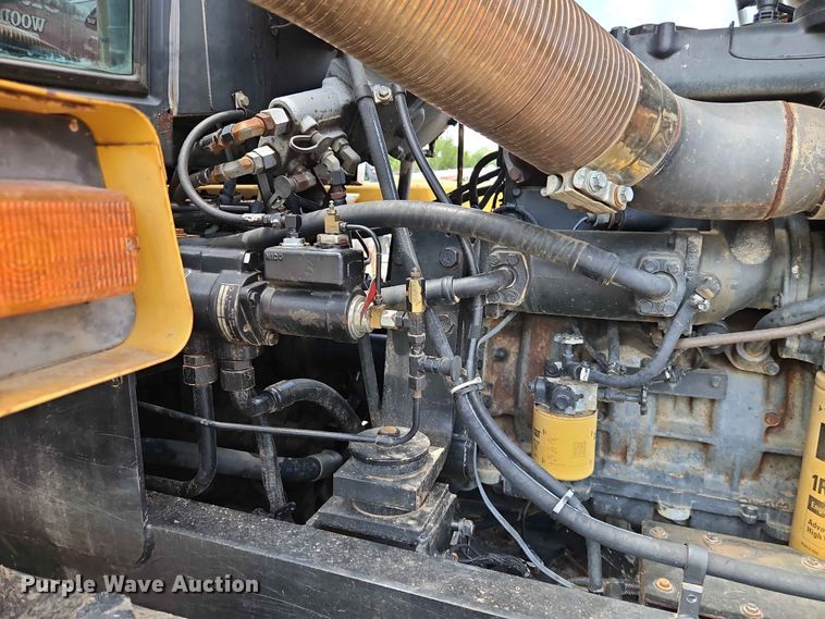 image for item EO7488 1996 Caterpillar Challenger 75C tractor