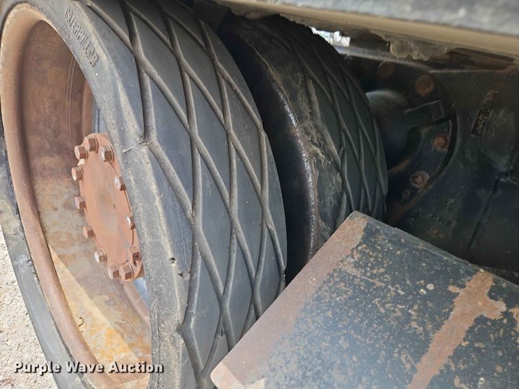 image for item EO7488 1996 Caterpillar Challenger 75C tractor