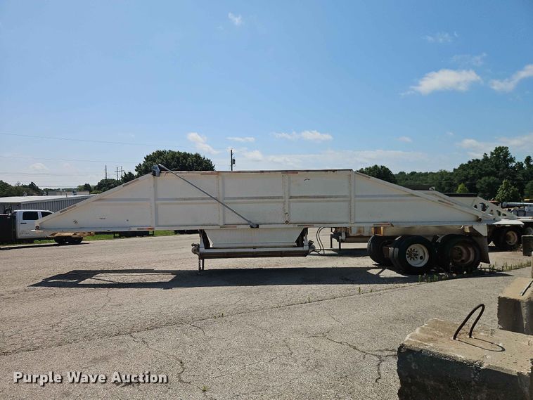 image for item EO7498 1995 Corn Belt Manufacturing Co., Inc. bottom dump trailer