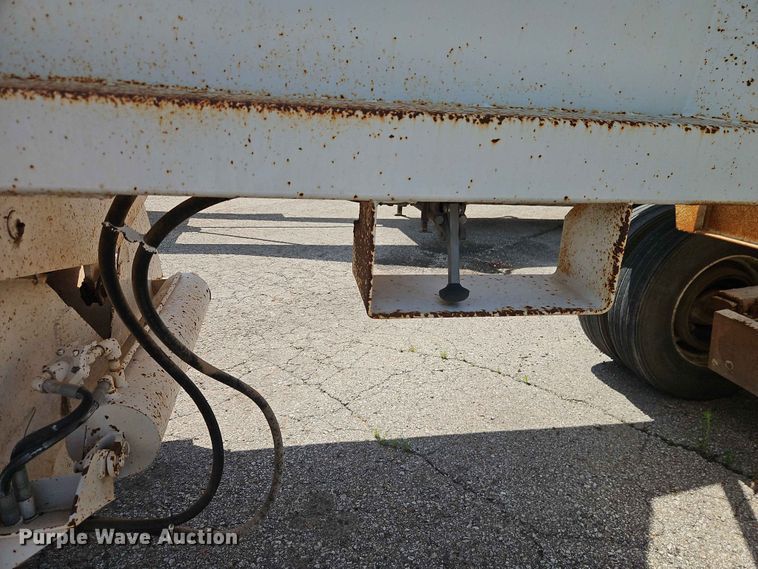 image for item EO7498 1995 Corn Belt Manufacturing Co., Inc. bottom dump trailer