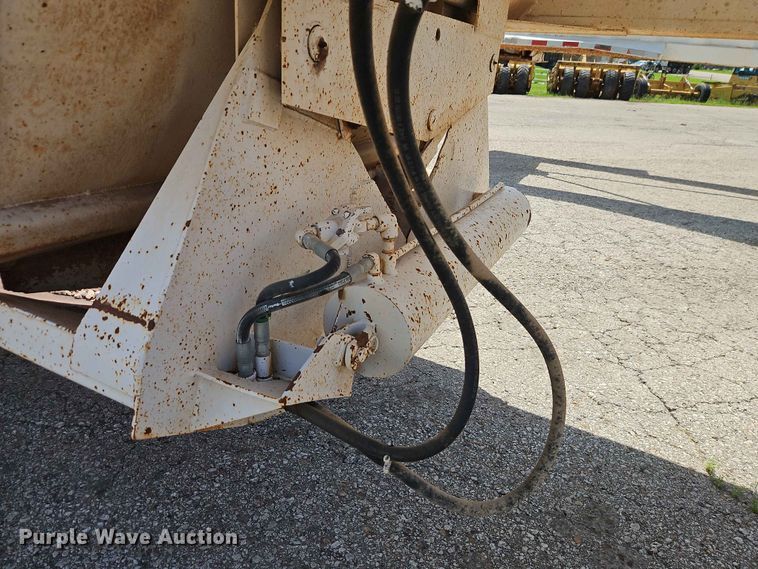 image for item EO7498 1995 Corn Belt Manufacturing Co., Inc. bottom dump trailer