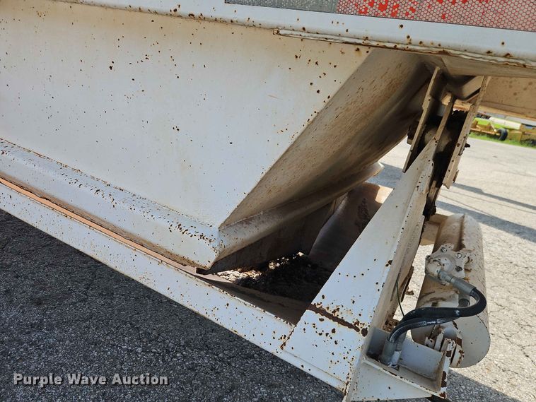 image for item EO7498 1995 Corn Belt Manufacturing Co., Inc. bottom dump trailer