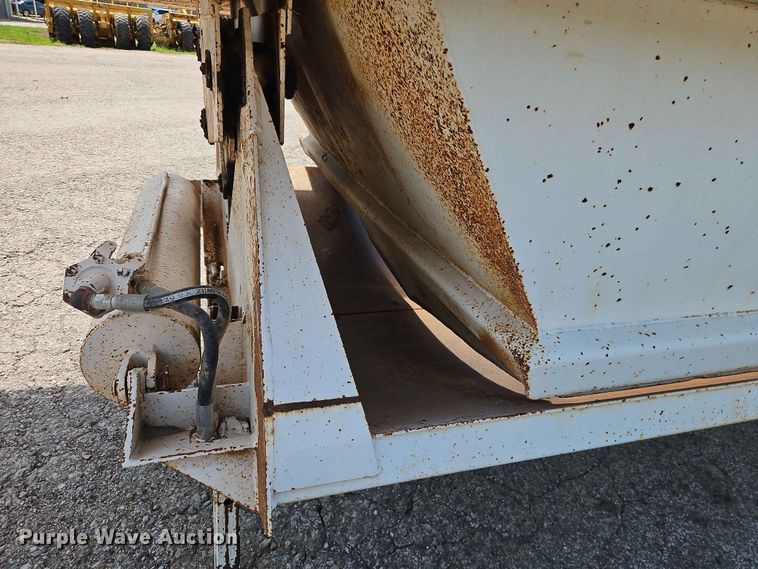 image for item EO7498 1995 Corn Belt Manufacturing Co., Inc. bottom dump trailer