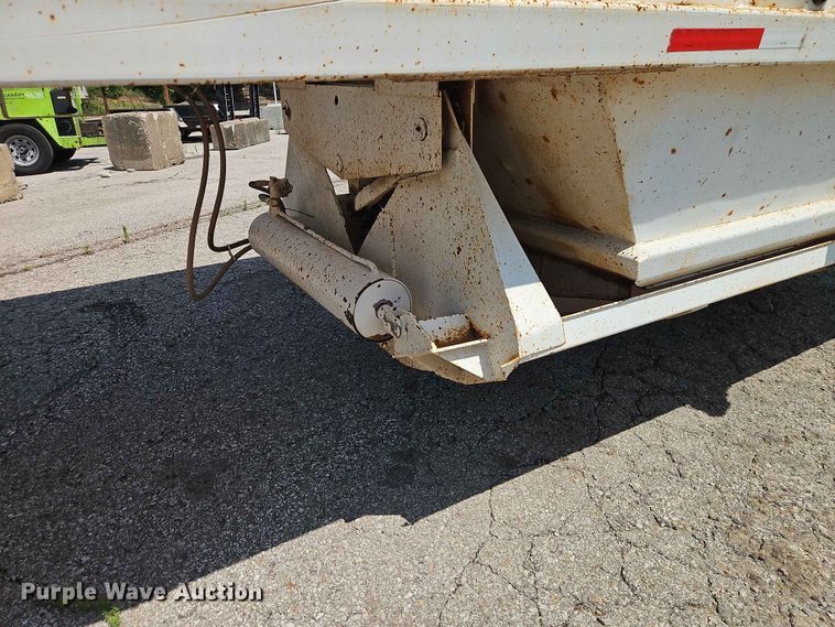 image for item EO7498 1995 Corn Belt Manufacturing Co., Inc. bottom dump trailer