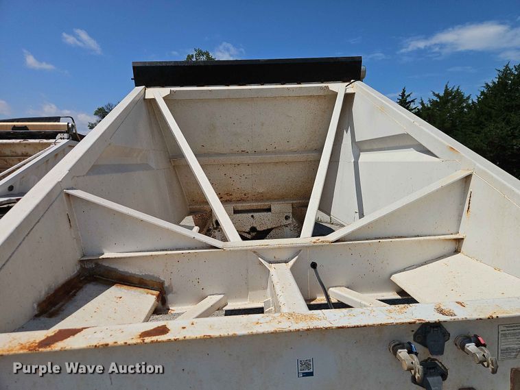 image for item EO7498 1995 Corn Belt Manufacturing Co., Inc. bottom dump trailer
