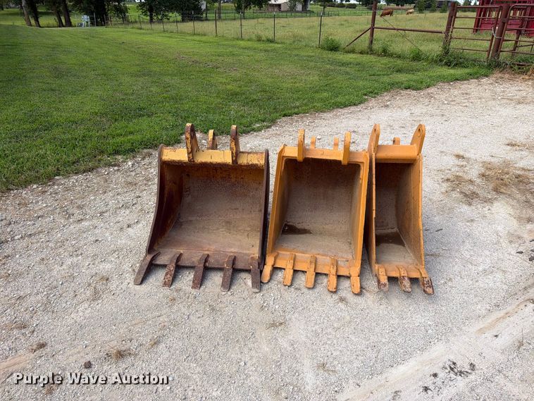 image for item EO8687 (3) backhoe buckets