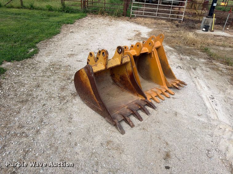 image for item EO8687 (3) backhoe buckets