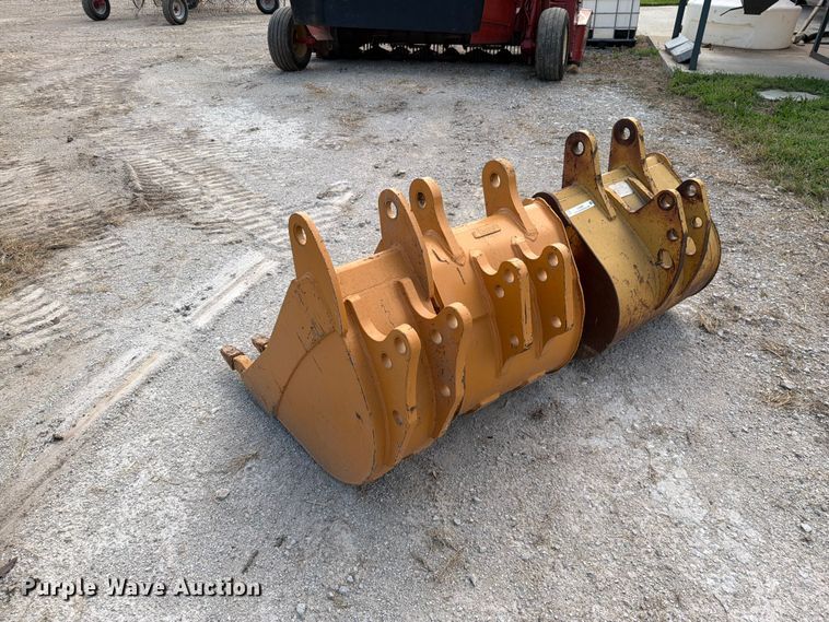 image for item EO8687 (3) backhoe buckets