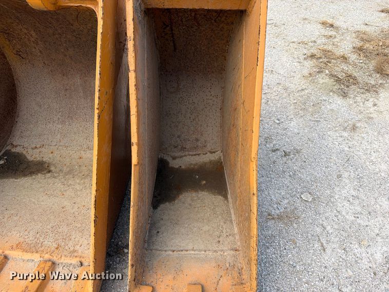 image for item EO8687 (3) backhoe buckets