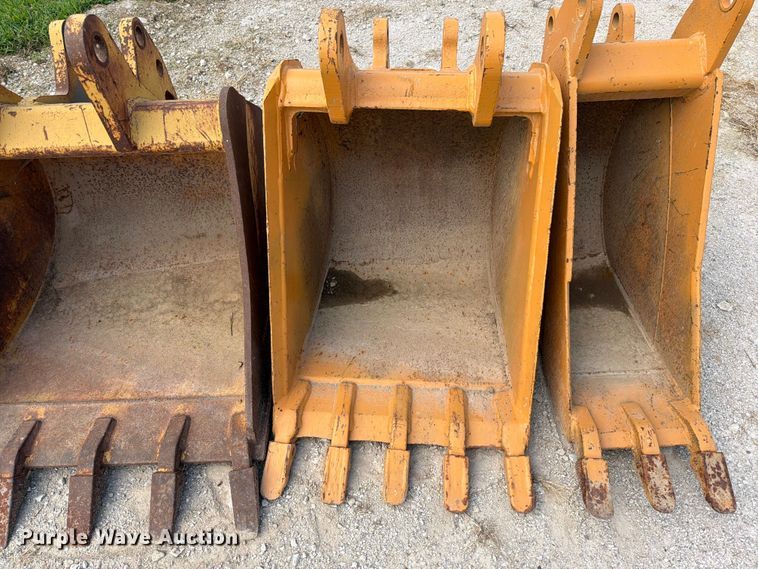 image for item EO8687 (3) backhoe buckets