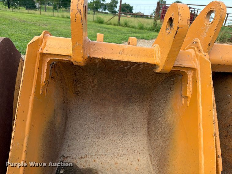 image for item EO8687 (3) backhoe buckets