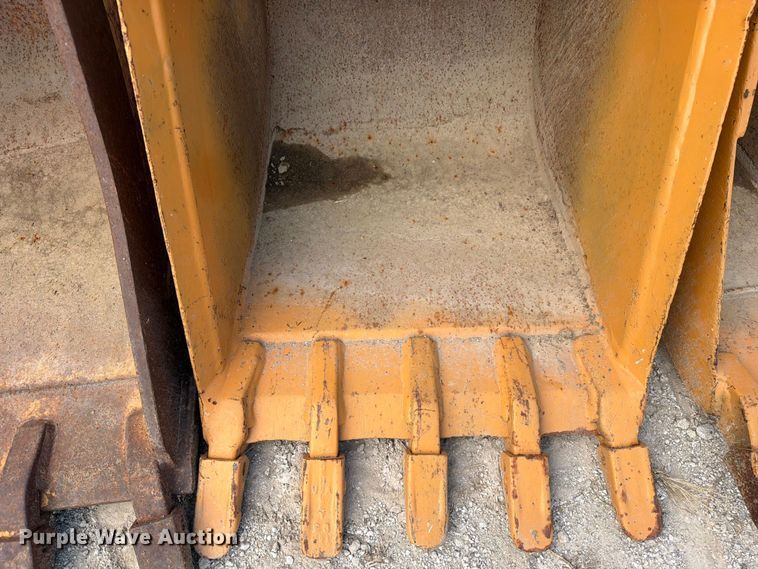 image for item EO8687 (3) backhoe buckets