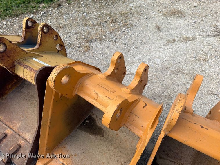 image for item EO8687 (3) backhoe buckets