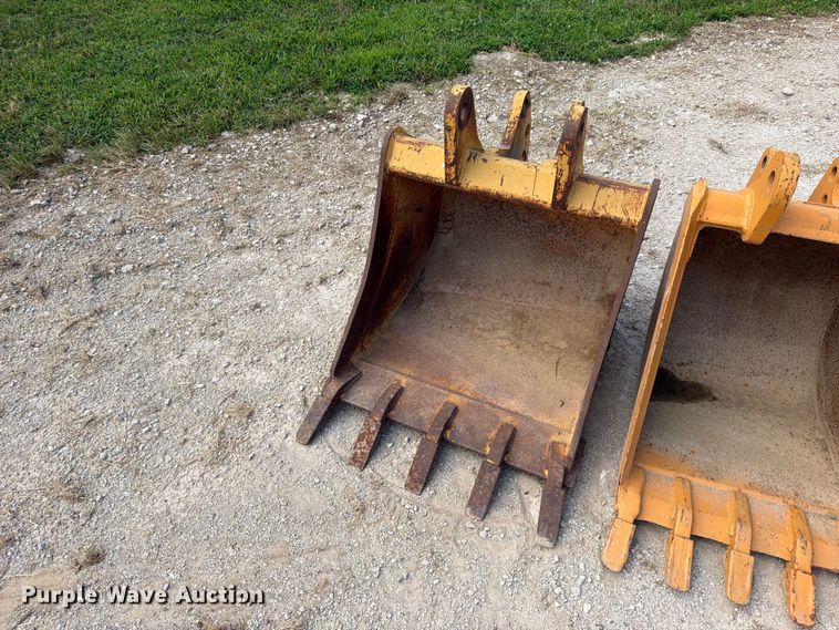 image for item EO8687 (3) backhoe buckets
