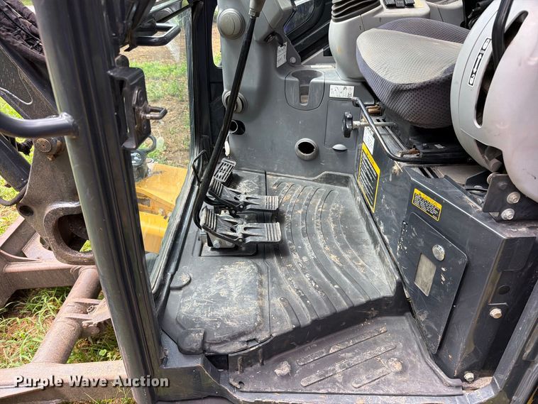 image for item EO8717 2018 John Deere 50G mini excavator