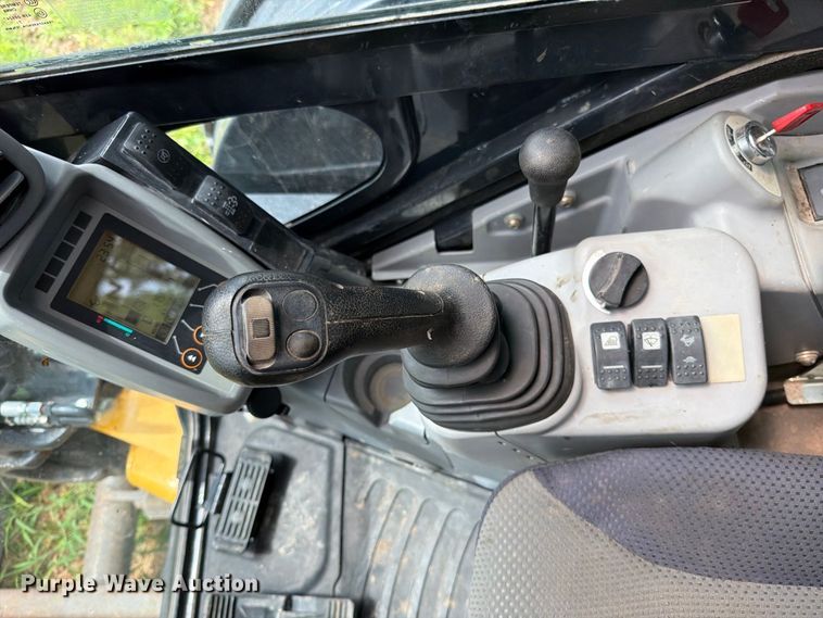image for item EO8717 2018 John Deere 50G mini excavator