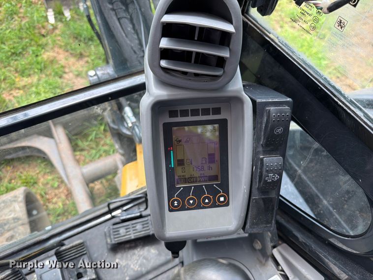 image for item EO8717 2018 John Deere 50G mini excavator