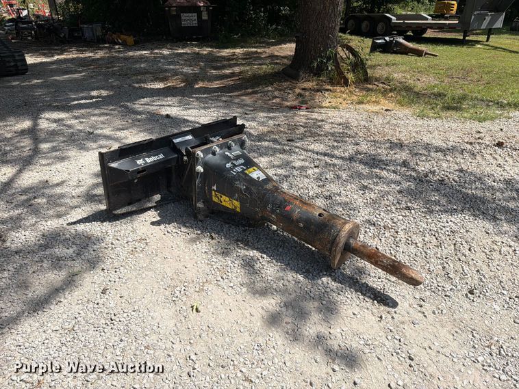 image for item EO8720 2021 Bobcat HB1180 skid steer breaker
