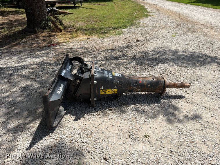 image for item EO8720 2021 Bobcat HB1180 skid steer breaker