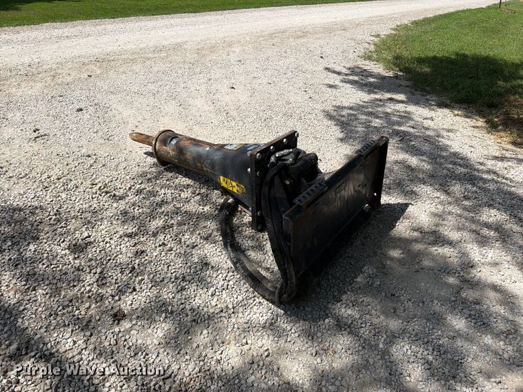 image for item EO8720 2021 Bobcat HB1180 skid steer breaker