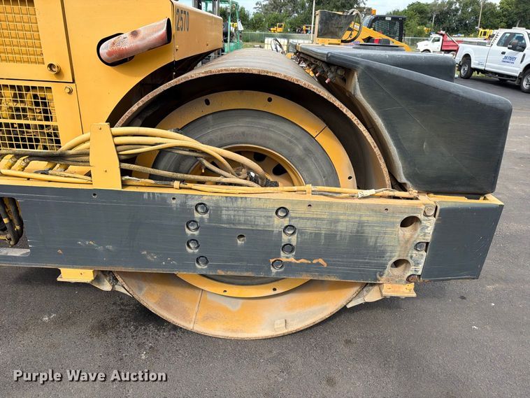 image for item EO8724 Hypac C 778 B double drum vibratory roller